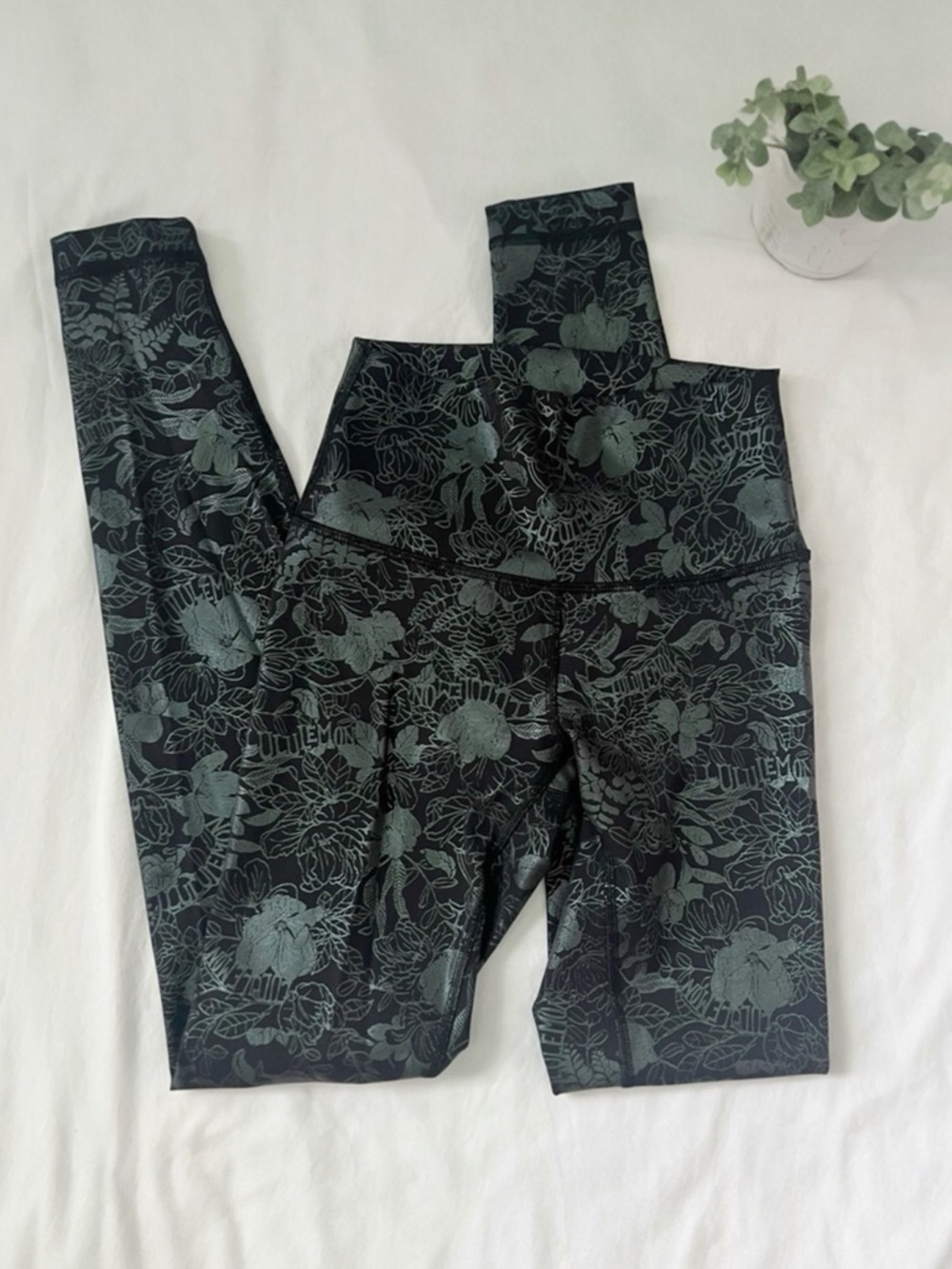 NWOT Lululemon Wunder Under HR Tight 28" *Shine Logo Flourish Iridescent Foil